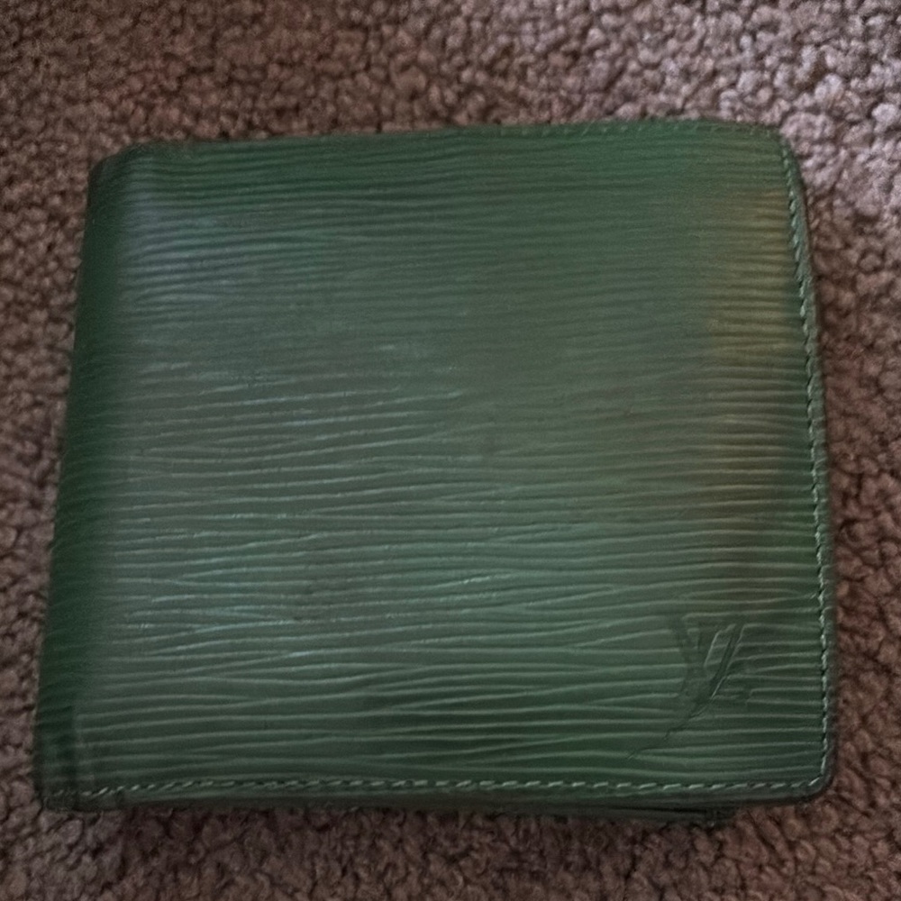 Louis Vuitton Green Key & Card Holder Epi Leather